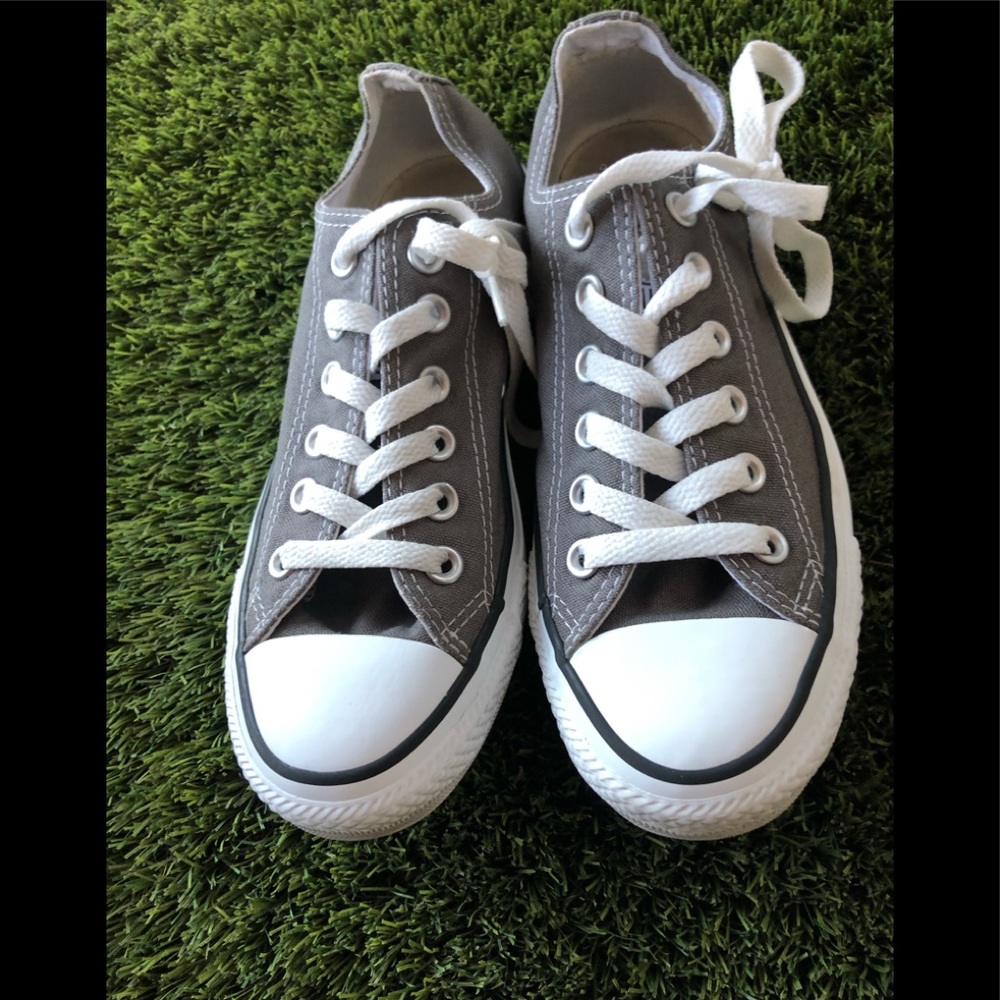 Grey converse. Men’s 5/ ladies 7